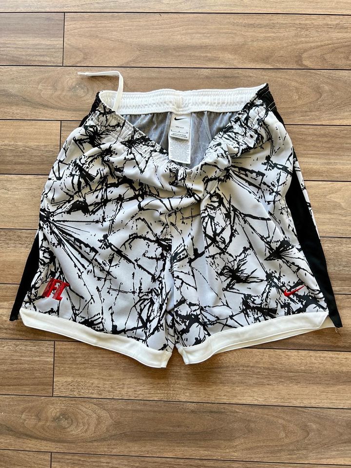 Tennis Short Nike Herren in Salzgitter