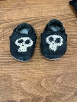 Lederschuhe Schlappen 18-24 Monate schwarz totenkopf Rocker Baby Nordrhein-Westfalen - Leverkusen Vorschau