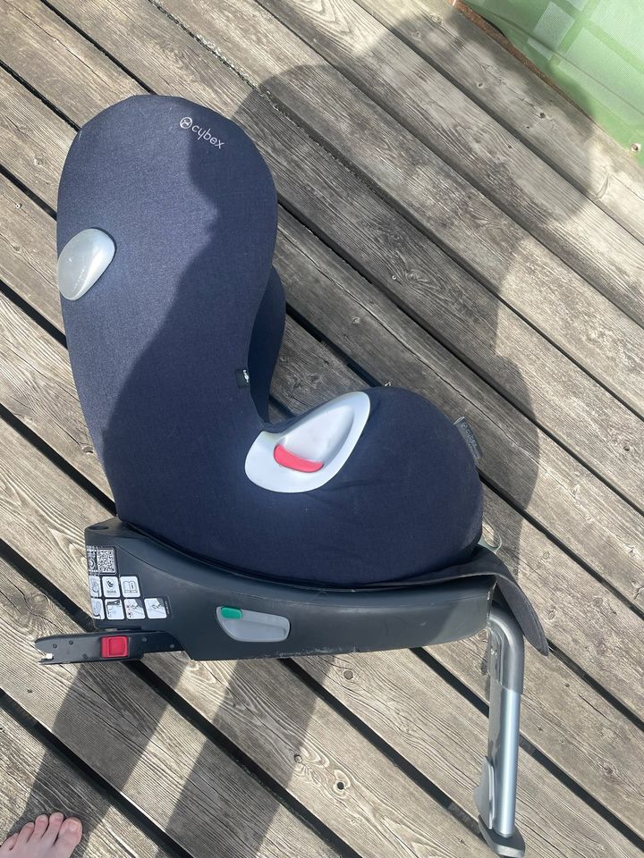 Autokindersitz / Reborder Cybex Sirona in Esslingen