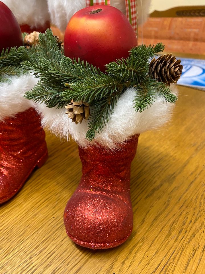 Weihnachtsdeko Stiefel 2 Große + 3 kleine ab 8 Euro in Elsdorf