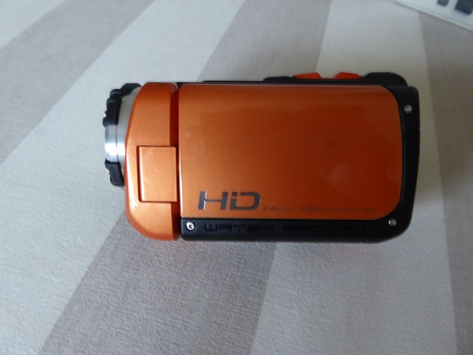 2 in 1: Digitaler HD-Camcorder und Fotokamera wasserdicht bis 3 m in Bad Homburg