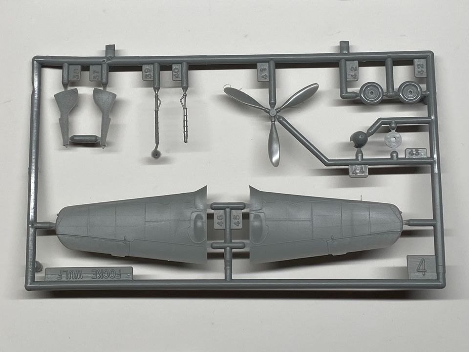 Modellbau Jagdflugzeug Focke Wulf Fw 190 A8/F3 1:72 Heller France in Schorndorf