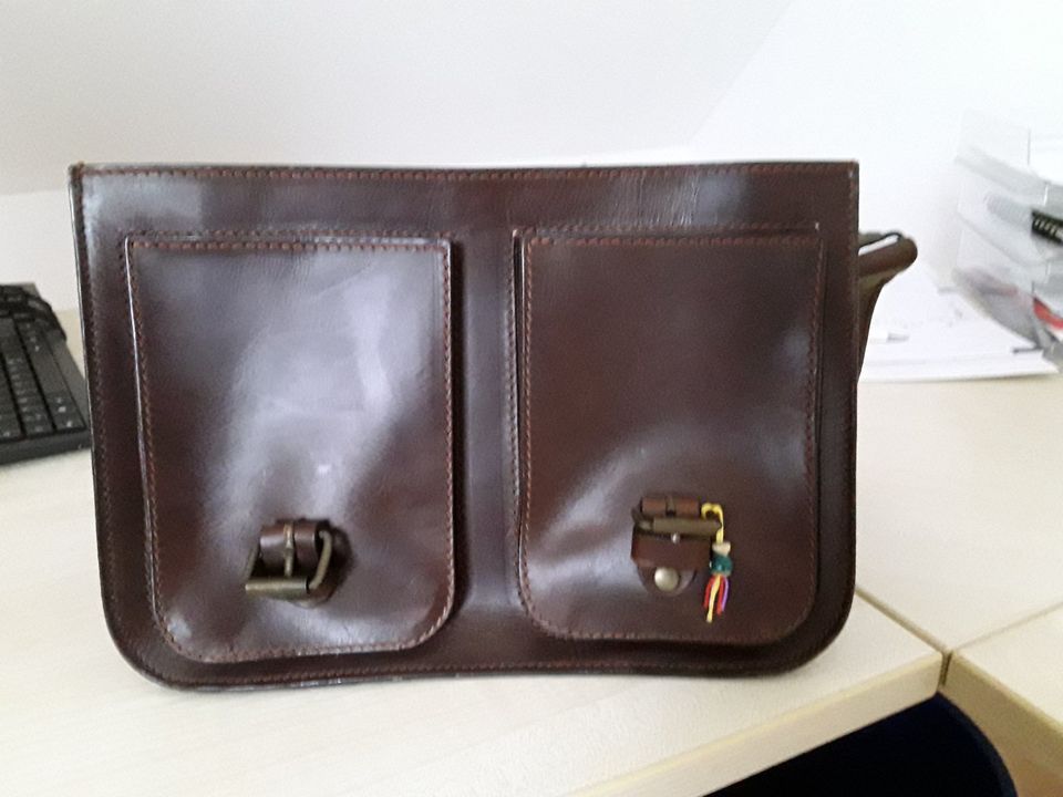 Vintage Ledertasche wie neu, echtes Leder. in Geeste