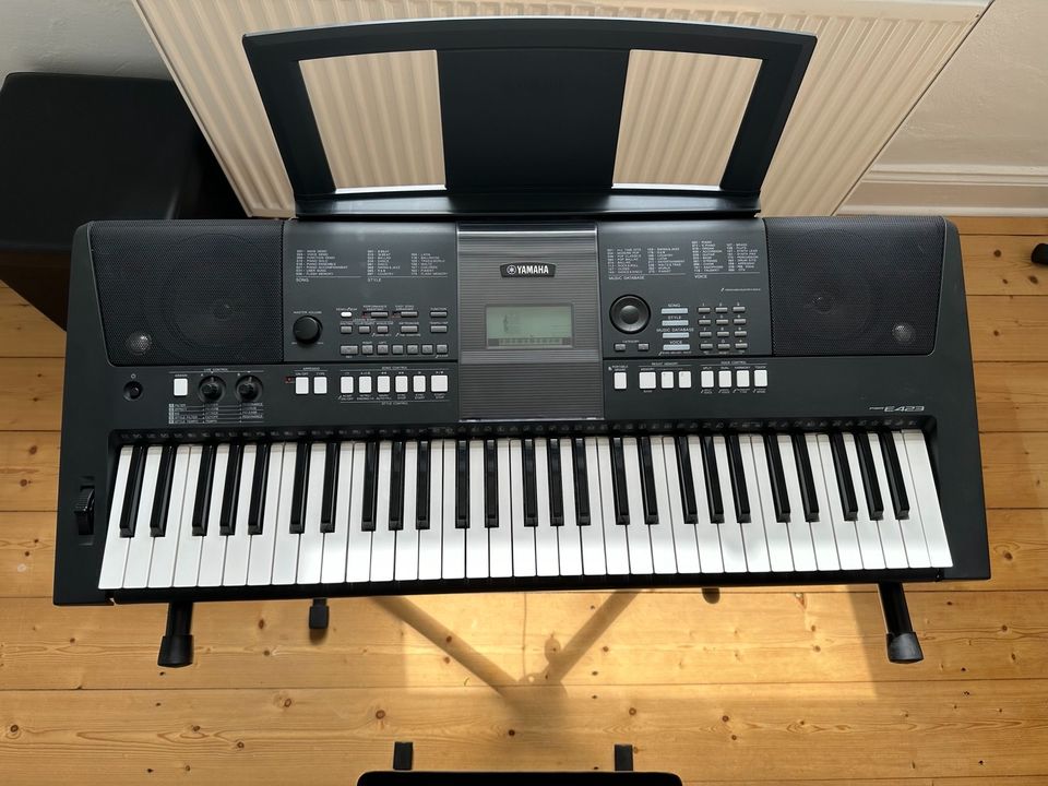 Klavier Keyboard Yamaha PSR E423 mit Ständer+Hocker Set komplett in Arnsberg
