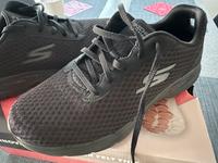 Skechers GoWalk 6 in Schwarz, Gr. 39,5 für Frauen -fast neu Niedersachsen - Wolfsburg Vorschau