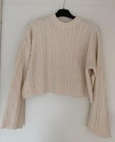 Bershka Strickpullover beige Damen S cropped, ein wenig oversized Hessen - Bad Vilbel Vorschau