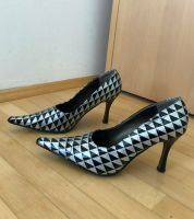 High Heels, Stilettos, silber glitzernd mit schwarz, Gr. 41 Bayern - Taufkirchen München Vorschau