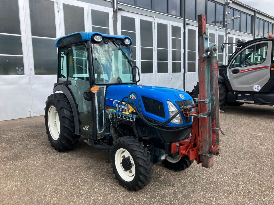 New Holland T4030V Schmalspurschlepper in Bühl