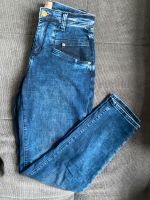 Karotten / Mom Jeans Gr.34/28 dunkle Waschung high waist Schleswig-Holstein - Kiel Vorschau