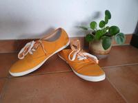 Sneaker Schuhe von Tamaris Größe 40 Hessen - Staufenberg Vorschau