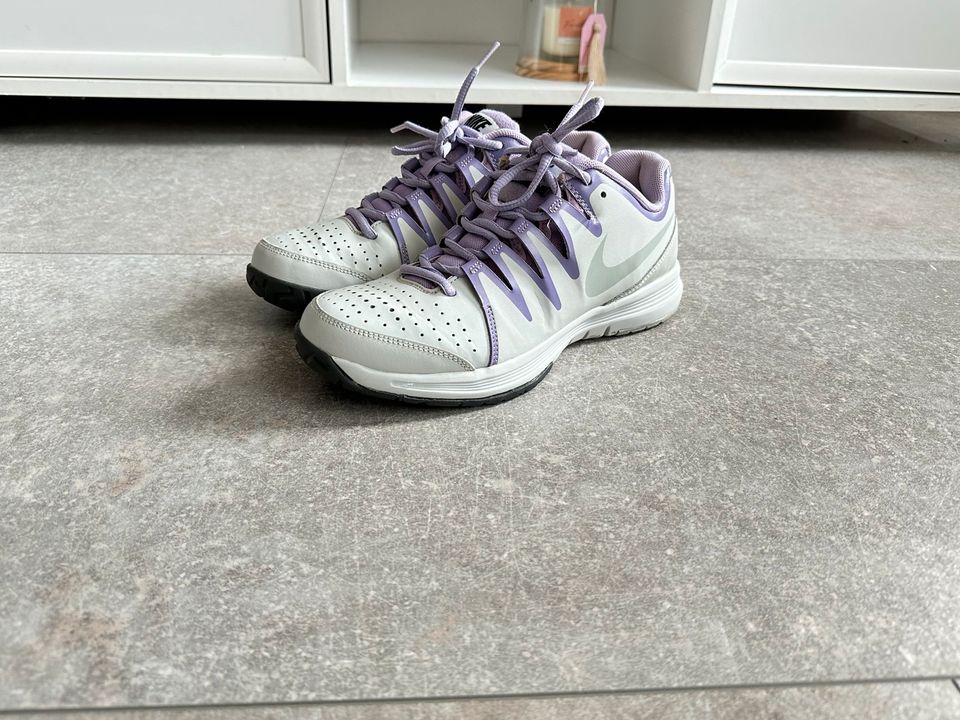 Nike Vapor Court GS White Purple Damenschuhe Sneaker Gr.40 in Witten