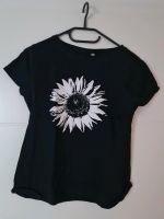 T-Shirt neu schwarz Blume weiß S 36 Nordrhein-Westfalen - Porta Westfalica Vorschau