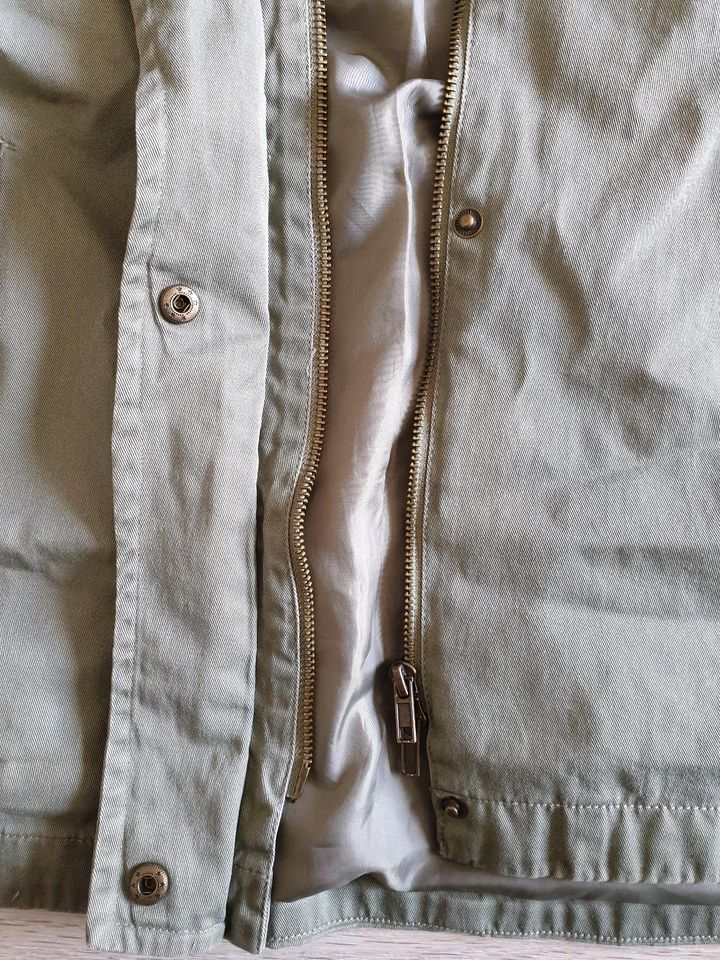 Übergangsjacke in Waldgrün/Khaki Gr. 56, kein Versand. in Münchhausen