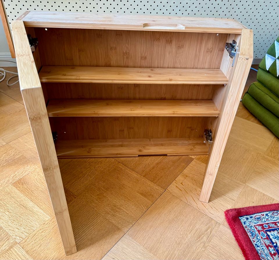 Badschrank mit Spiegel in Leipzig