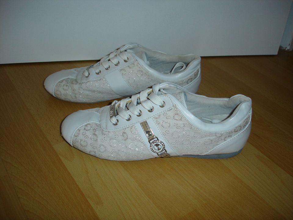 Original GUESS Sportschuhe Schuhe Gr.39 weiß Neuwertig in Sankt Augustin