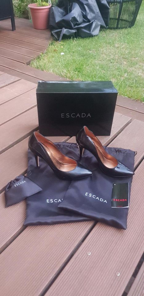 Escada Pumps schwarz glänzend - mit Schuhtasche und Verpackung in Steinbach