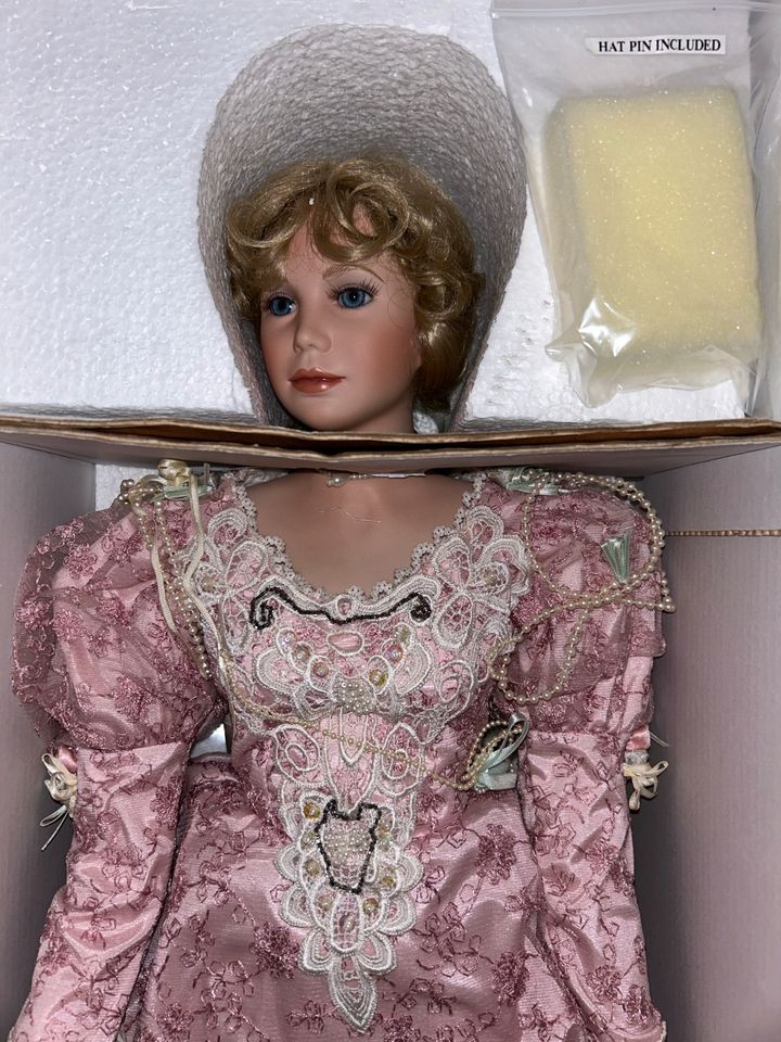 Ruby Doll Porzellanpuppen mit Echtheitszertifikat in Kornwestheim