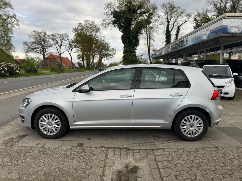 Volkswagen GOLF VII LIM 1.6TDI BMT TRENDLINE*NAV*SHZ*GRA*GJ in Friedeburg