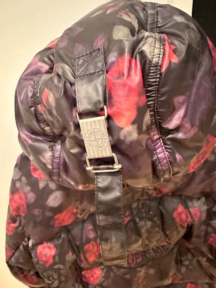 Stone Island X Supreme Jacke in Köln