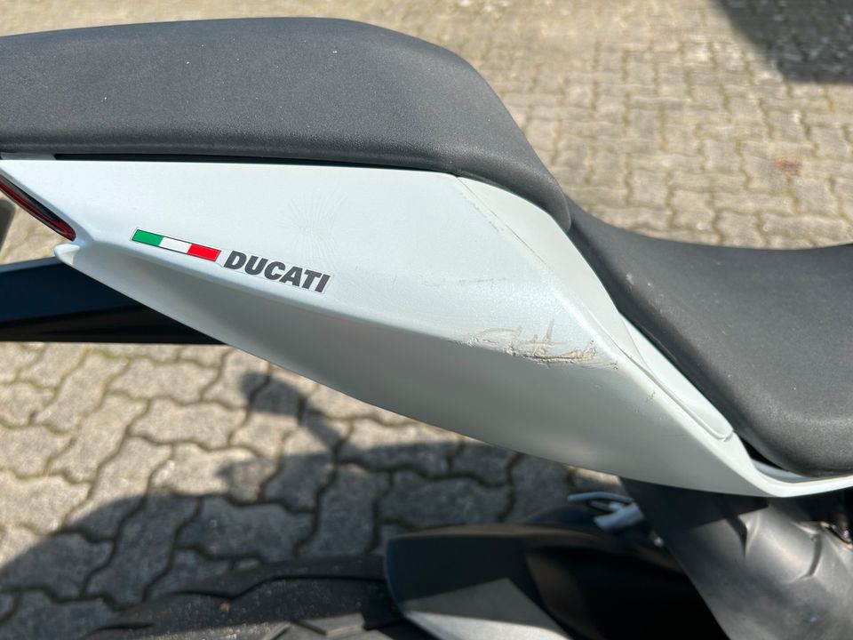 Ducati Panigale 899 in Brokstedt