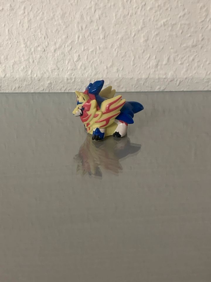 Samasenta (Schild) Pokémon Figure in Darmstadt
