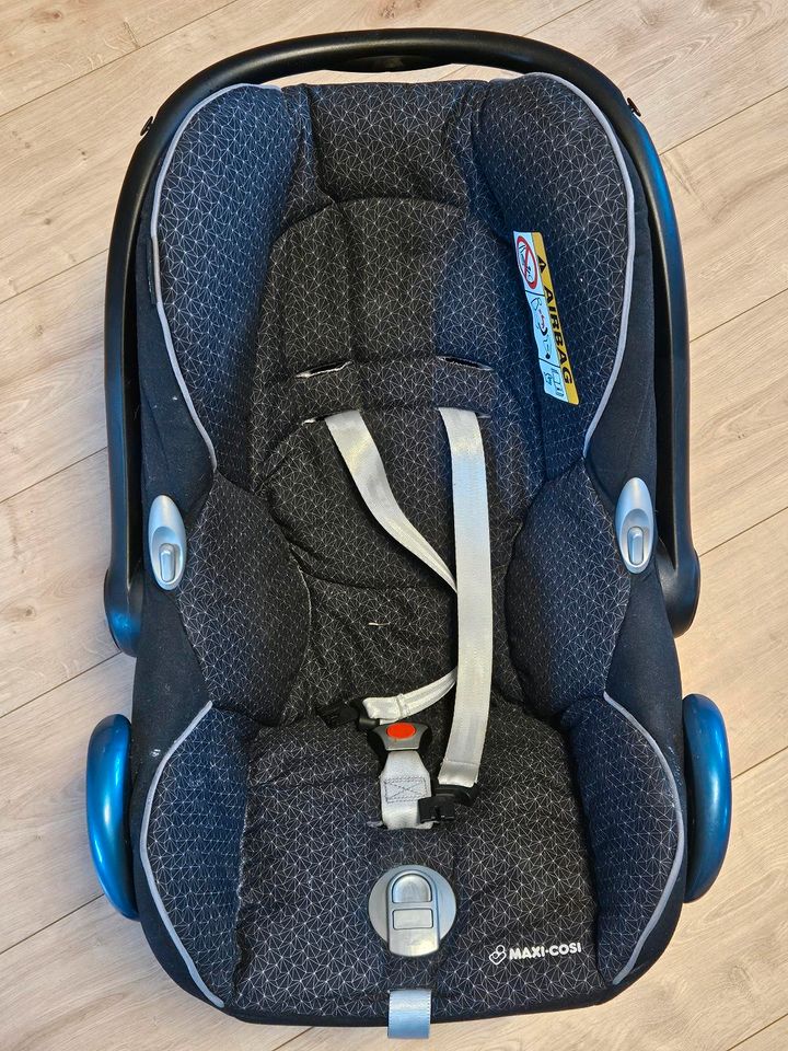 Autokindersitz Maxi Cosi Familyfix in Bonndorf