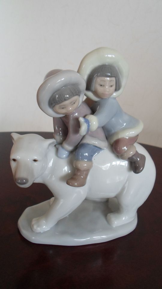 Lladro Figur Eskimokinder auf Eisbär in Rhauderfehn