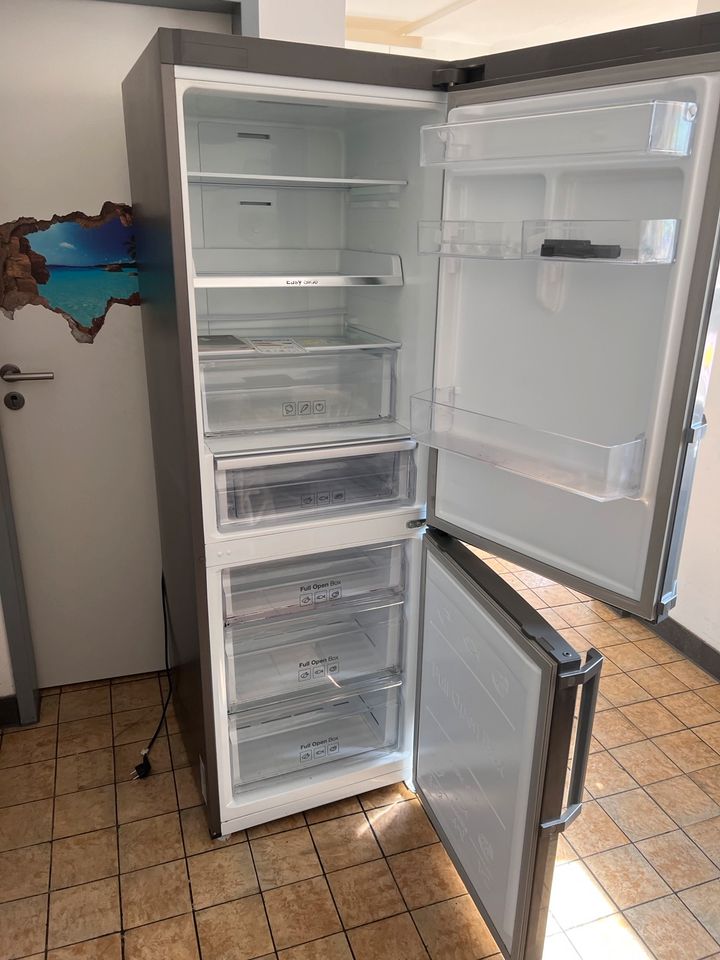 Kühlschrank in sehr guten Zustand alles funktioniert sehr gut in Heilbronn