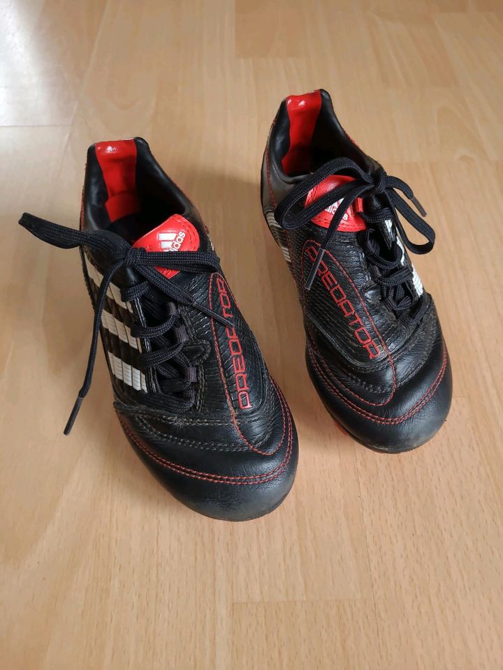 Fußball Adidas Predator Größe 30 in Bobingen