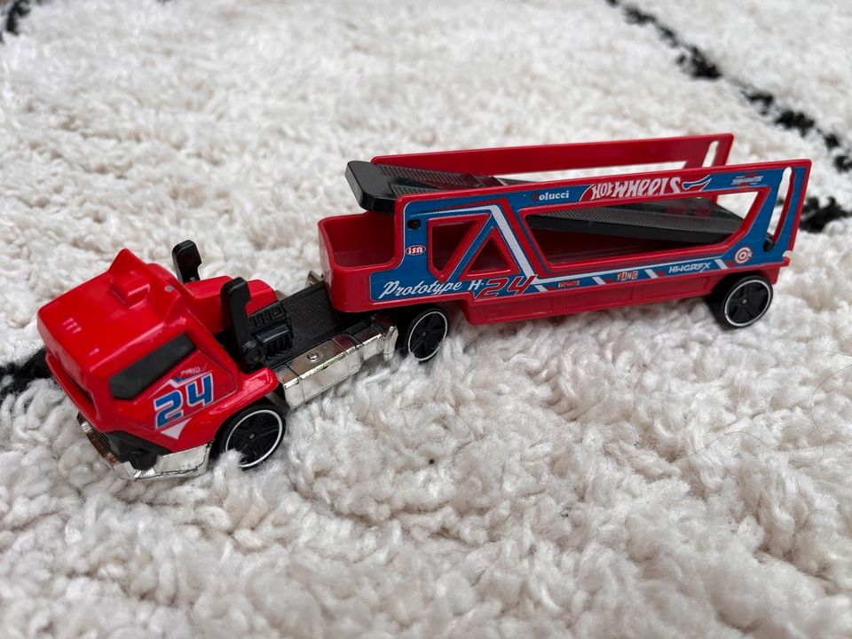 Hotwheels Fahrzeug Transporter Laster LKW Highway Blast in Jena