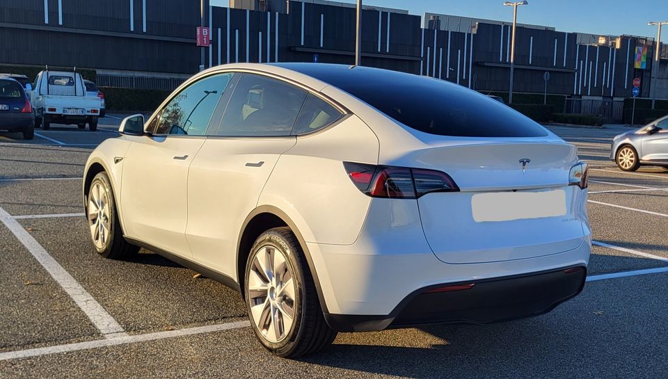 Tesla Model Y Long Range in München