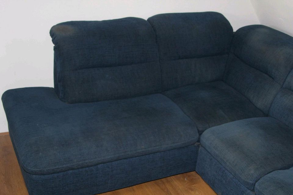 Blaue große Couch in Hessisch Lichtenau