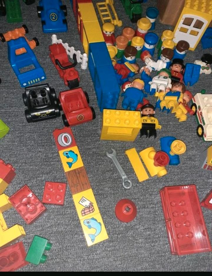 Lego Duplo/Eisenbahn/Platten/Steine/Tiere/Fahrzeuge in Bülkau