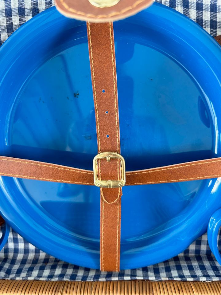 Picknickkorb traditionell Weidengeflecht – Ausstattung für 4 Pers in Hanau