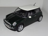 Modellauto dunkelgrüner Mini Cooper im Maßstab 1:18 von Maisto Bayern - Friedberg Vorschau