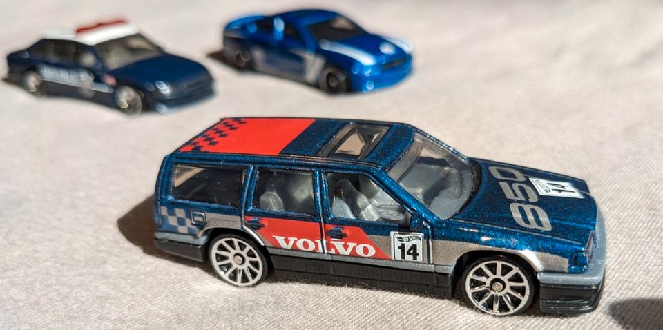 HOT WHEELS Volvo 850, Dodge Charger , Polizeiwagen in Berlin