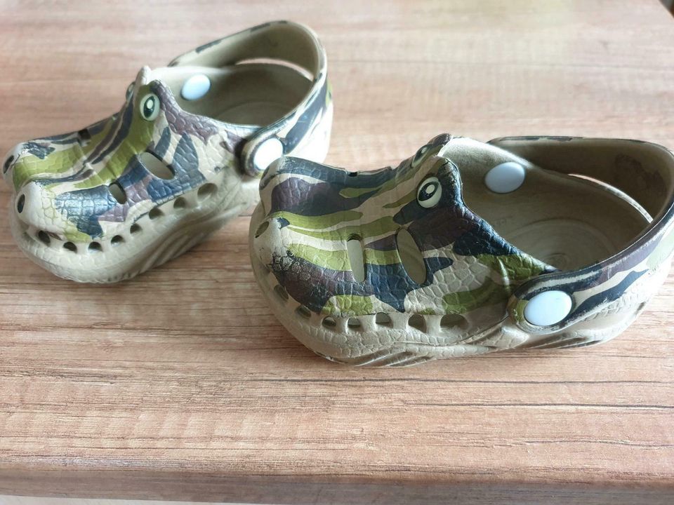 Crocs Polliwalks Wasserschuhe Krokodil Größe 5 in Oberau