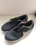 Nike Schuhe unisex gr.42 Nordrhein-Westfalen - Solingen Vorschau