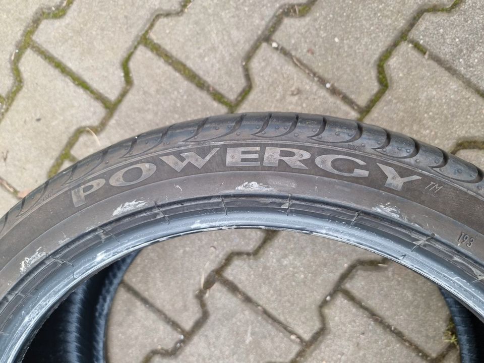 2 Sommerreifen 235/40 R19 96Y Pirelli Powergy in Speichersdorf