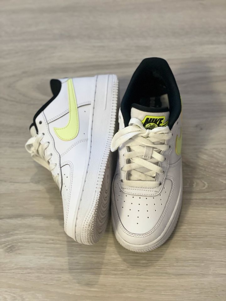 NIKE AIR FORCE 1 LV8 1 GS in München