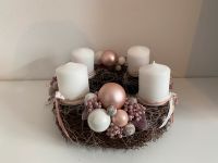 Adventskranz, Weihnachtskranz in rosa mit weißen Kerzen Nordrhein-Westfalen - Anröchte Vorschau