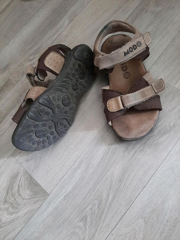 Leder Kinder- Sandalen. in Erfurt