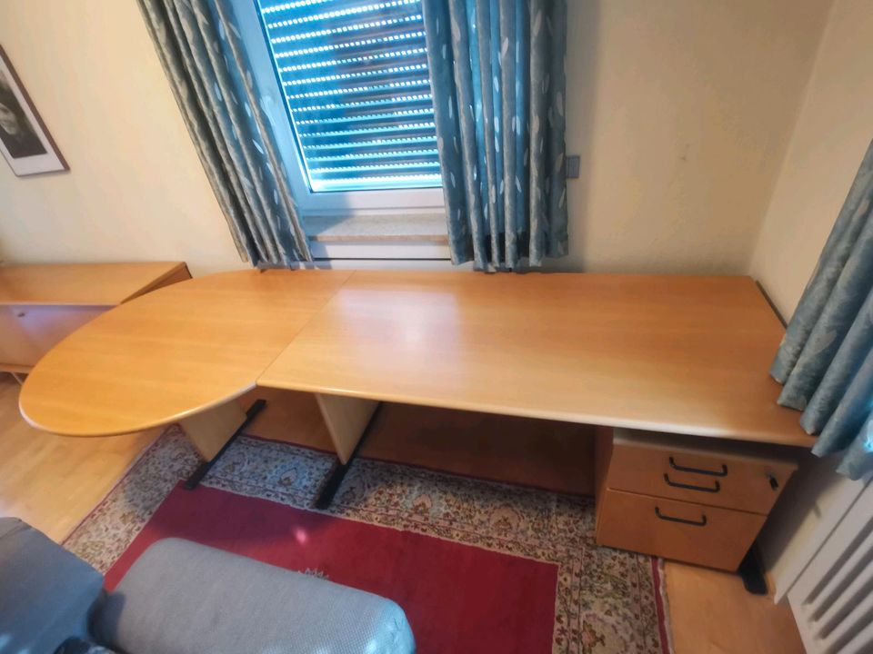 Bürotisch Schreibtisch Tisch Regal Kommode Schrank Aktenschrank in Memmingen