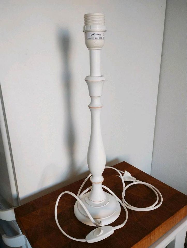 Nachttischlampe Tischlampe gedrechselt NEU 45 cm + Schirm Ikea in München