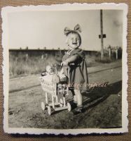 altes Foto niedliches Kinderbild kl Mädchen Puppenwagen 1930er Brandenburg - Potsdam Vorschau