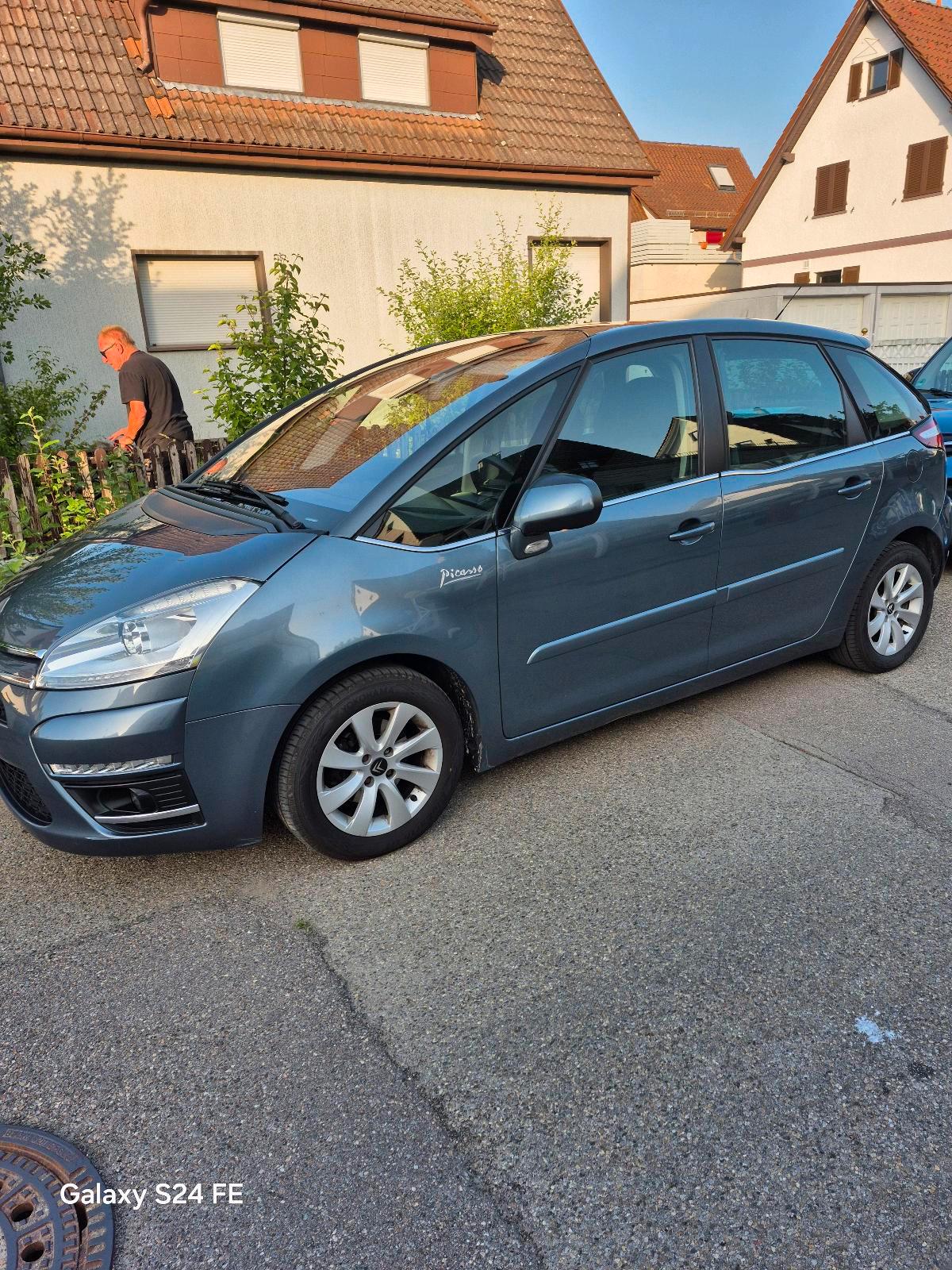 Abbildung des Autos 2 Hände Tuv Neue