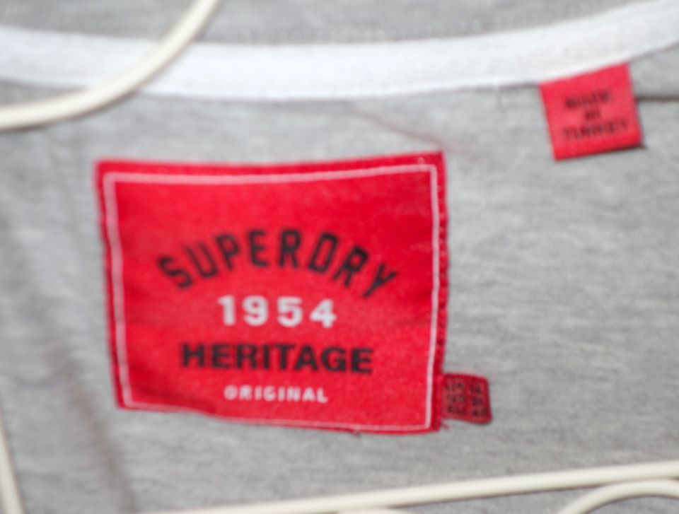 Superdry Damen Shirt hellgrau Tiger 42 L XL in Hückeswagen