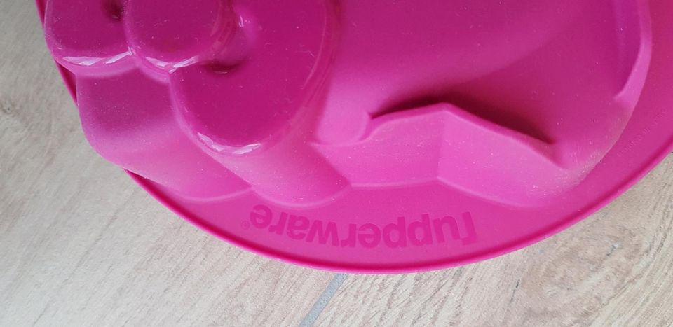 Tupperware 'Hello Kitty' Backform  - neu in Offenbach