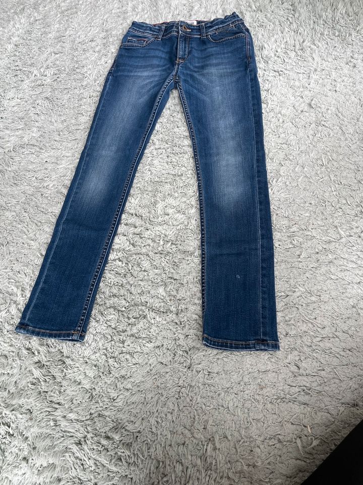 Tommy Hilfiger Jeanshose 152 in Bergneustadt