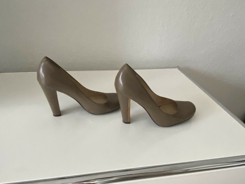 Wunderschöne Pumps von Guess, Gr. 38 in Duisburg